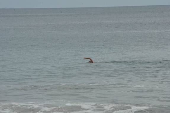 Nadando na praia Madero, em San Juan del Sur, na Nicarágua